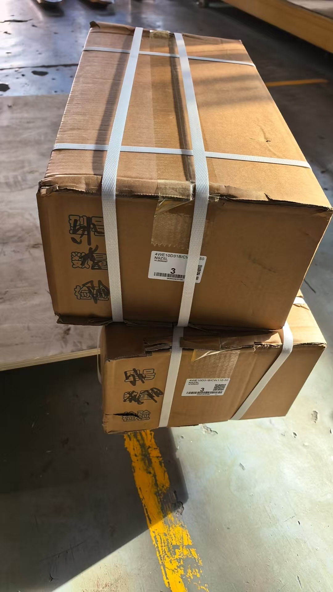 Dagens leveransmeddelande-6pcs 4WE10D31B Riktningsventiler
